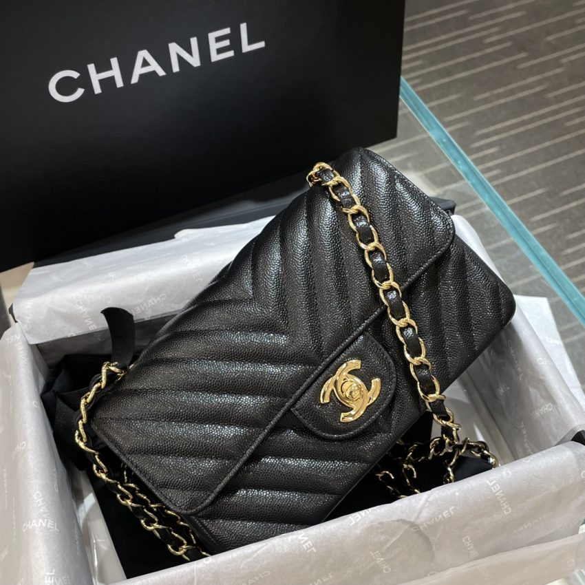 Replica CHANEL Classic Flap V 20cm 2 Replica CHANEL Classic Flap V 20cm - best-selling designer handbag dupe