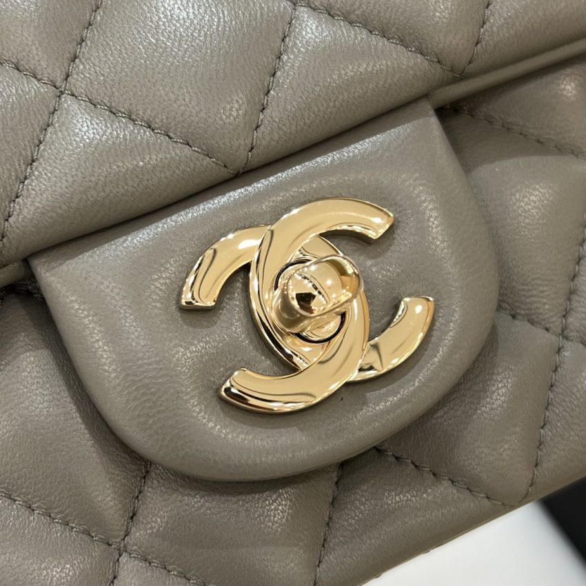 Replica CHANEL Classic Flap 17cm Grey 2 Replica CHANEL Classic Flap 17cm Grey - realistic designer-inspired fake bag