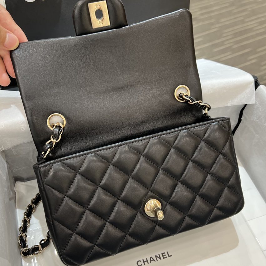 Replica CHANEL Classic Flap 20cm Black 4 Replica CHANEL Classic Flap 20cm Black - high-quality designer bag clone
