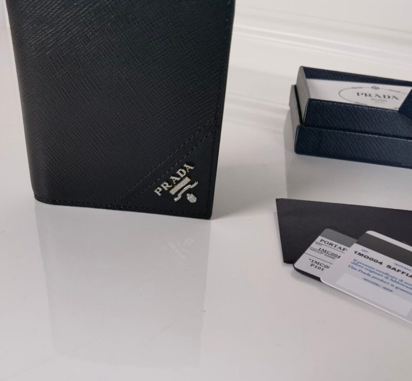 Replica Prada Saffiano Short Wallet - realistic designer-inspired fake bag