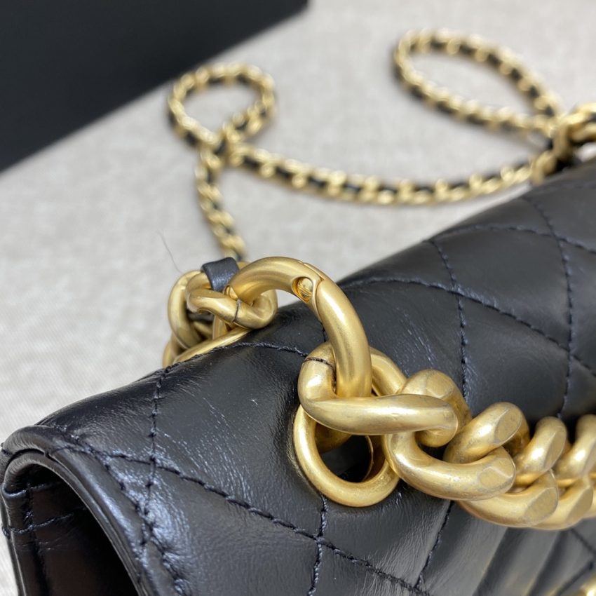 Replica CHANEL 23S Messenger Bag 8 Replica CHANEL 23S Messenger Bag - ultra-realistic fake designer tote
