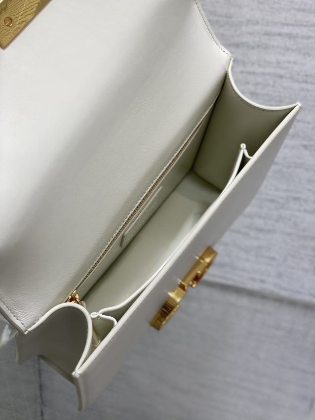 Replica Dior 30 Montaigne White 3 Replica Dior 30 Montaigne White - near-authentic luxury replica handbag