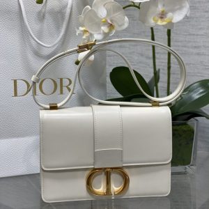 Replica Dior 30 Montaigne White 1 Replica Dior 30 Montaigne White - realistic designer-inspired fake bag