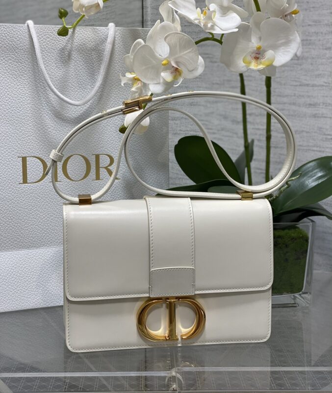 Replica Dior 30 Montaigne White 1 Replica Dior 30 Montaigne White - realistic designer-inspired fake bag
