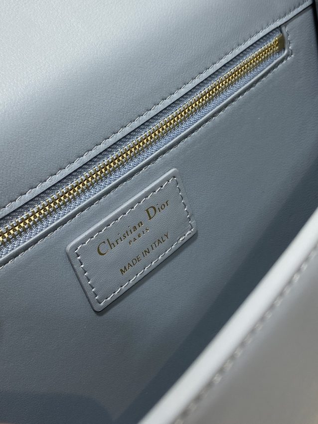 Replica Dior 30 Montaigne Blue 4 Replica Dior 30 Montaigne Blue - high-accuracy replica luxury purse