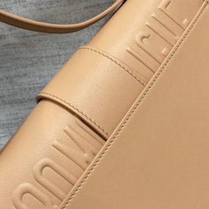 Replica Dior 30 Montaigne Apricot - realistic designer-inspired fake bag