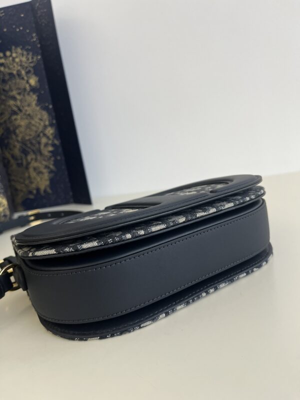 Replica Dior Signature CD 3 Replica Dior Signature CD - ultra-realistic fake designer tote