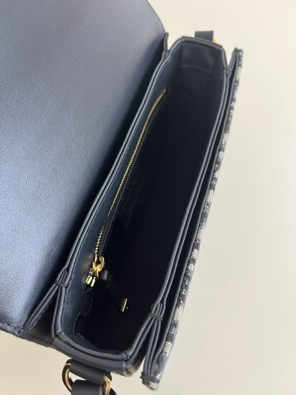 Replica Dior Signature CD 6 Replica Dior Signature CD - high-quality designer bag clone
