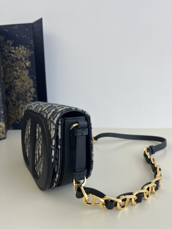 Replica Dior Signature CD 8 Replica Dior Signature CD - top-rated replica designer bag