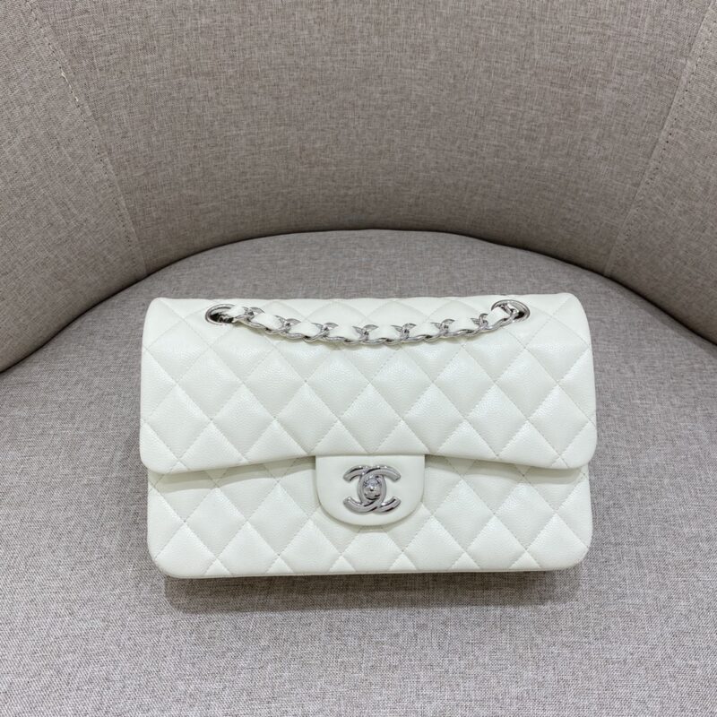 Replica CHANEL Classic Flap 23cm White 1 Replica CHANEL Classic Flap 23cm White - ultra-realistic fake designer tote