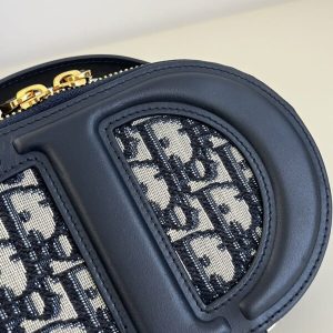 Replica Dior Signature CD Top Handle 6 Replica Dior Signature CD Top Handle - high-end fake designer purse