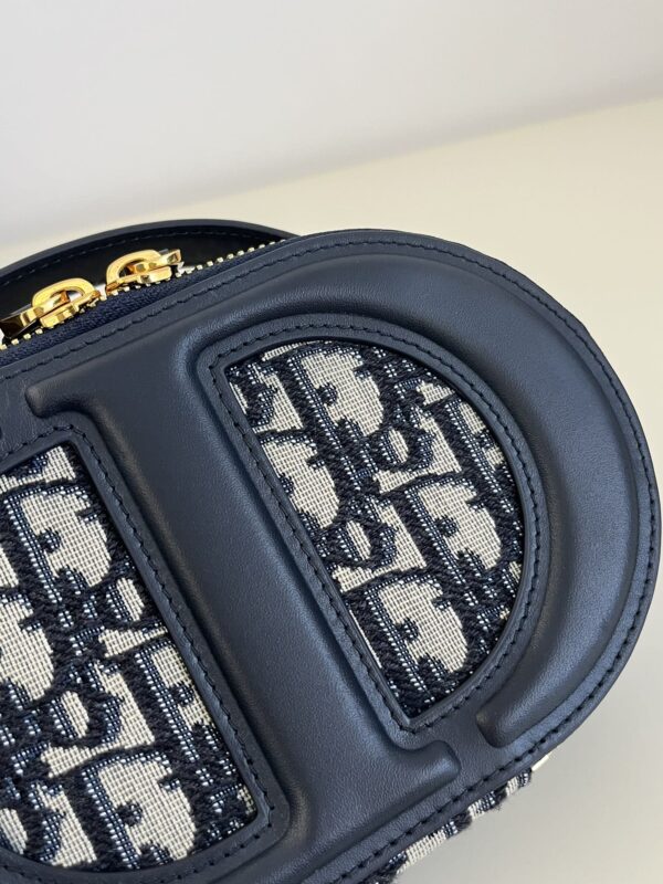 Replica Dior Signature CD Top Handle 6 Replica Dior Signature CD Top Handle - high-end fake designer purse