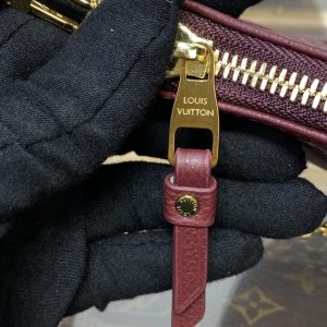 Replica Louis Vuitton Easy Pouch Bordeuax 2 Replica Louis Vuitton Easy Pouch Bordeuax - near-authentic luxury replica handbag