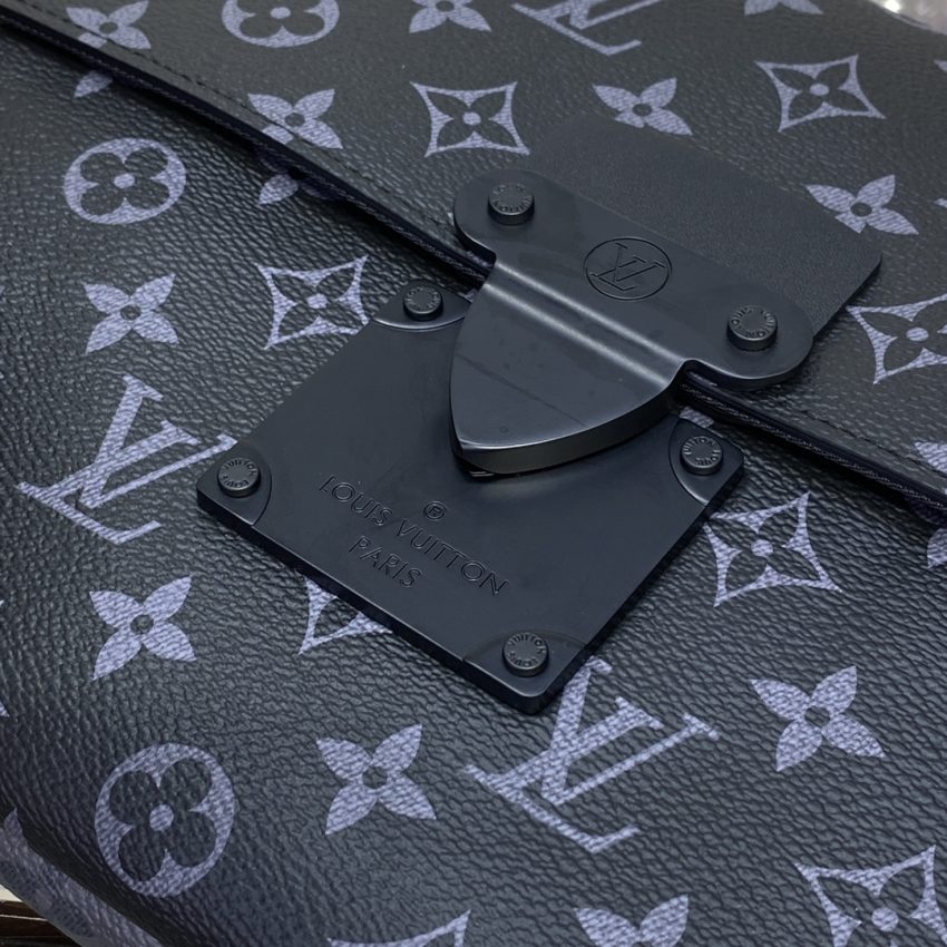 Replica Louis Vuitton Pochette S-Lock 3 Replica Louis Vuitton Pochette S-Lock - realistic designer-inspired fake bag