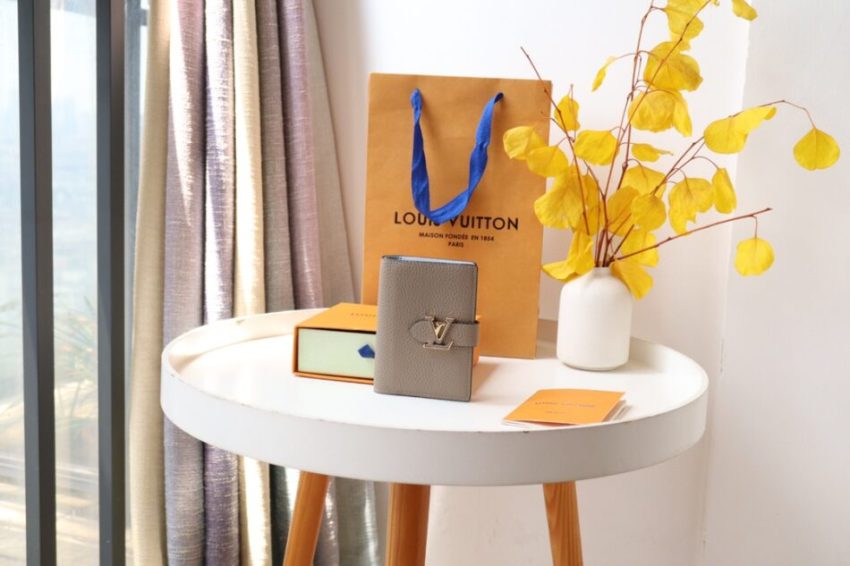 Replica Louis Vuitton Vertical Compact Wallet Beige 5 Replica Louis Vuitton Vertical Compact Wallet Beige - 1:1 designer replica handbag