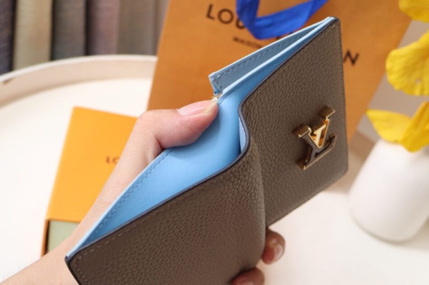 Replica Louis Vuitton Vertical Compact Wallet Beige 8 Replica Louis Vuitton Vertical Compact Wallet Beige - ultra-realistic fake designer tote