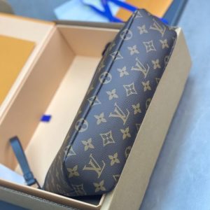 Replica Louis Vuitton Pochette Voyage Souple Brown 3 Replica Louis Vuitton Pochette Voyage Souple Brown - ultra-realistic fake designer tote