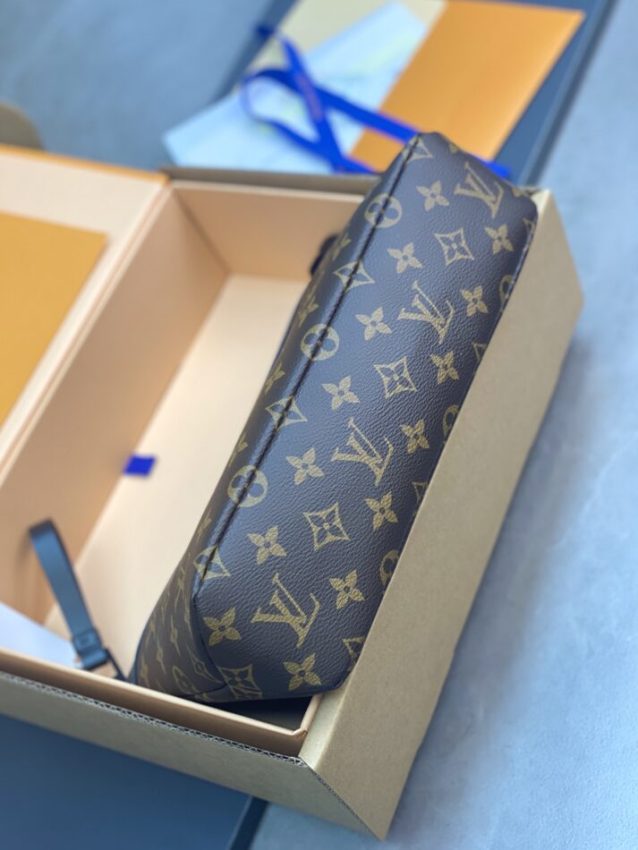 Replica Louis Vuitton Pochette Voyage Souple Brown 3 Replica Louis Vuitton Pochette Voyage Souple Brown - ultra-realistic fake designer tote