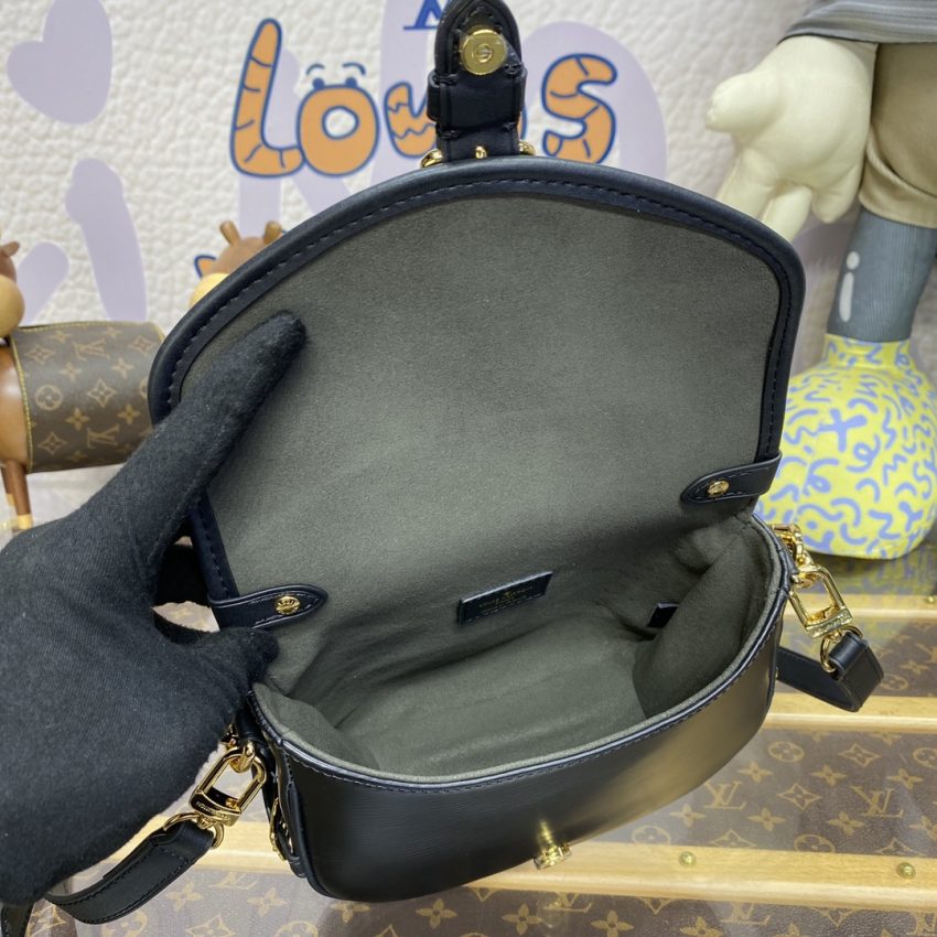 Replica Louis Vuitton Saumur Black - ultra-realistic fake designer tote