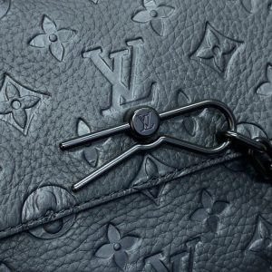 Replica Louis Vuitton Steamer Messenger Black 7 Replica Louis Vuitton Steamer Messenger Black - realistic designer-inspired fake bag