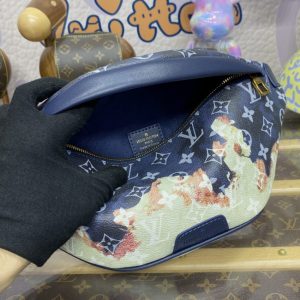 Replica Louis Vuitton Bumbag Discovery Blue Fire 3 Replica Louis Vuitton Bumbag Discovery Blue Fire - realistic designer-inspired fake bag