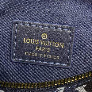 Replica Louis Vuitton Bumbag Discovery Blue Fire 2 Replica Louis Vuitton Bumbag Discovery Blue Fire - premium 1:1 fake handbag model