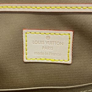Replica Louis Vuitton Excursion 8 Replica Louis Vuitton Excursion - top-tier luxury replica shoulder bag