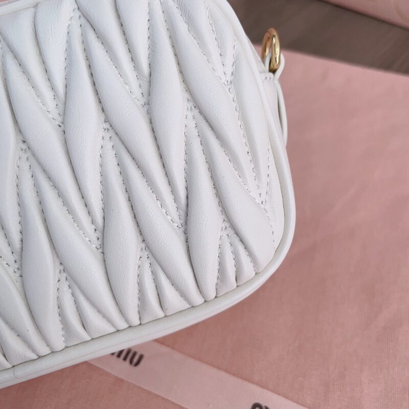 Replica Miu Miu Clutch White 9 Replica Miu Miu Clutch White - realistic designer-inspired fake bag