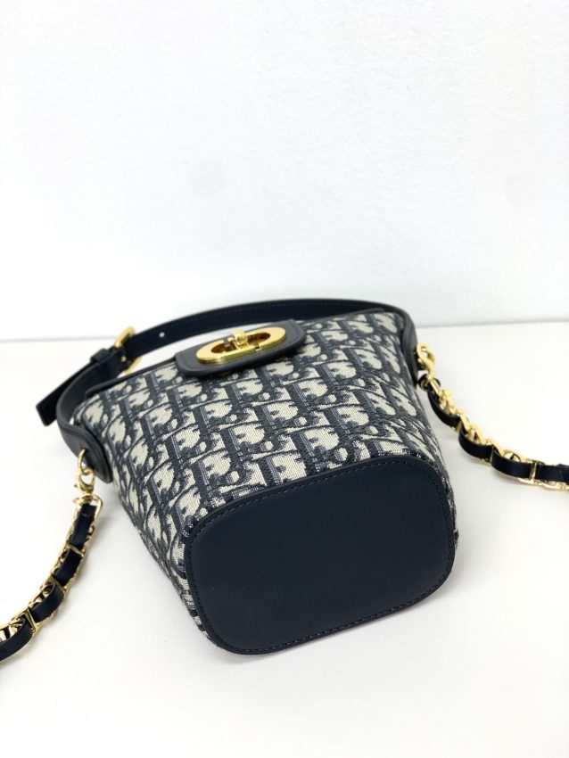 Replica Dior 30 Montaigne Amber Chain 5 Replica Dior 30 Montaigne Amber Chain - high-quality designer bag clone