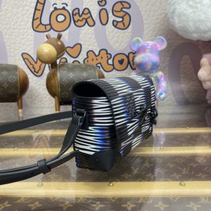 Replica Louis Vuitton Steamer Wearable Wallet II 9 Replica Louis Vuitton Steamer Wearable Wallet II - realistic designer-inspired fake bag