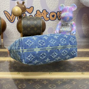 Replica Louis Vuitton Hills Pochette 2 Replica Louis Vuitton Hills Pochette - realistic designer-inspired fake bag