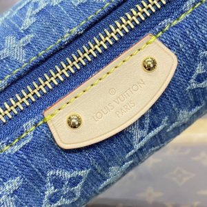 Replica Louis Vuitton Hills Pochette 7 Replica Louis Vuitton Hills Pochette - authentic-look luxury purse replica