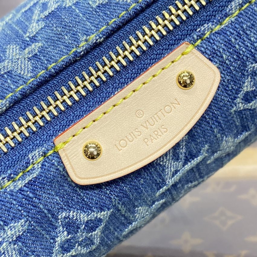 Replica Louis Vuitton Hills Pochette 7 Replica Louis Vuitton Hills Pochette - authentic-look luxury purse replica