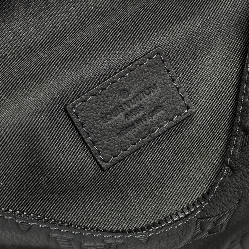 Replica Louis Vuitton Bumbag Discovery Black Canvas 4 Replica Louis Vuitton Bumbag Discovery Black Canvas - near-authentic luxury replica handbag