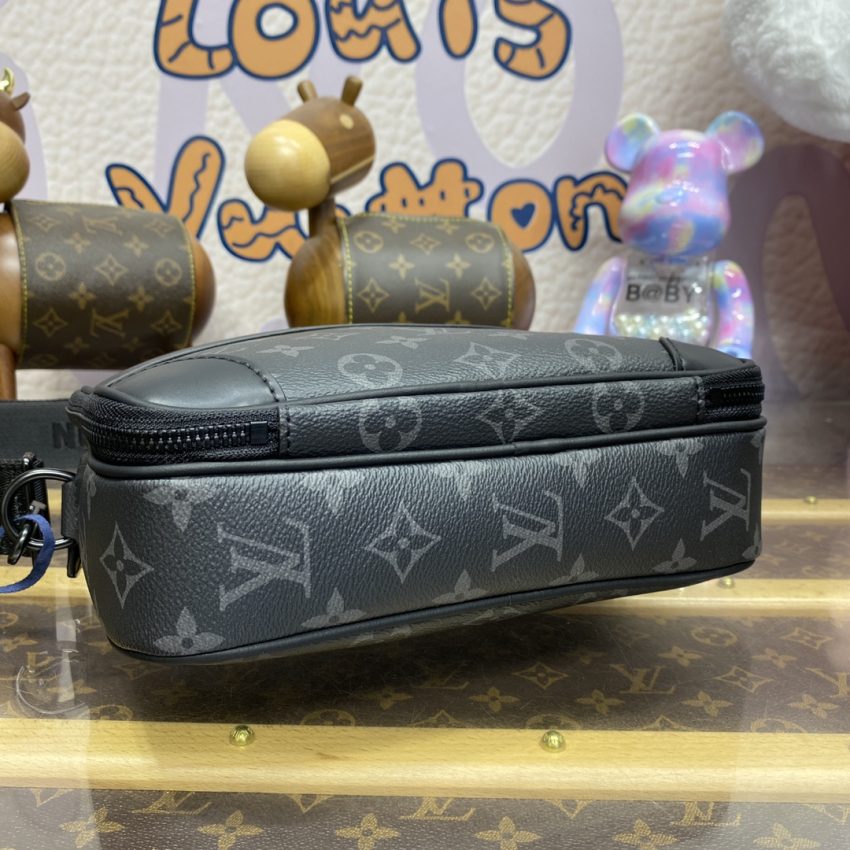 Replica Louis Vuitton Alpha Messenger Black Canvas - premium 1:1 fake handbag model