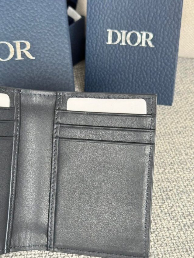Replica Dior Bi Fold Card Holder 4 Colors 3 Replica Dior Bi Fold Card Holder 4 Colors - high-accuracy replica luxury purse