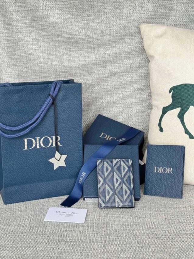 Replica Dior Bi Fold Card Holder 4 Colors 6 Replica Dior Bi Fold Card Holder 4 Colors - high-end fake designer purse