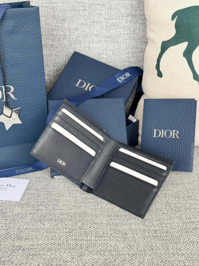 Replica Dior BiFold Wallet 4 colors 4 Replica Dior BiFold Wallet 4 colors - realistic designer-inspired fake bag