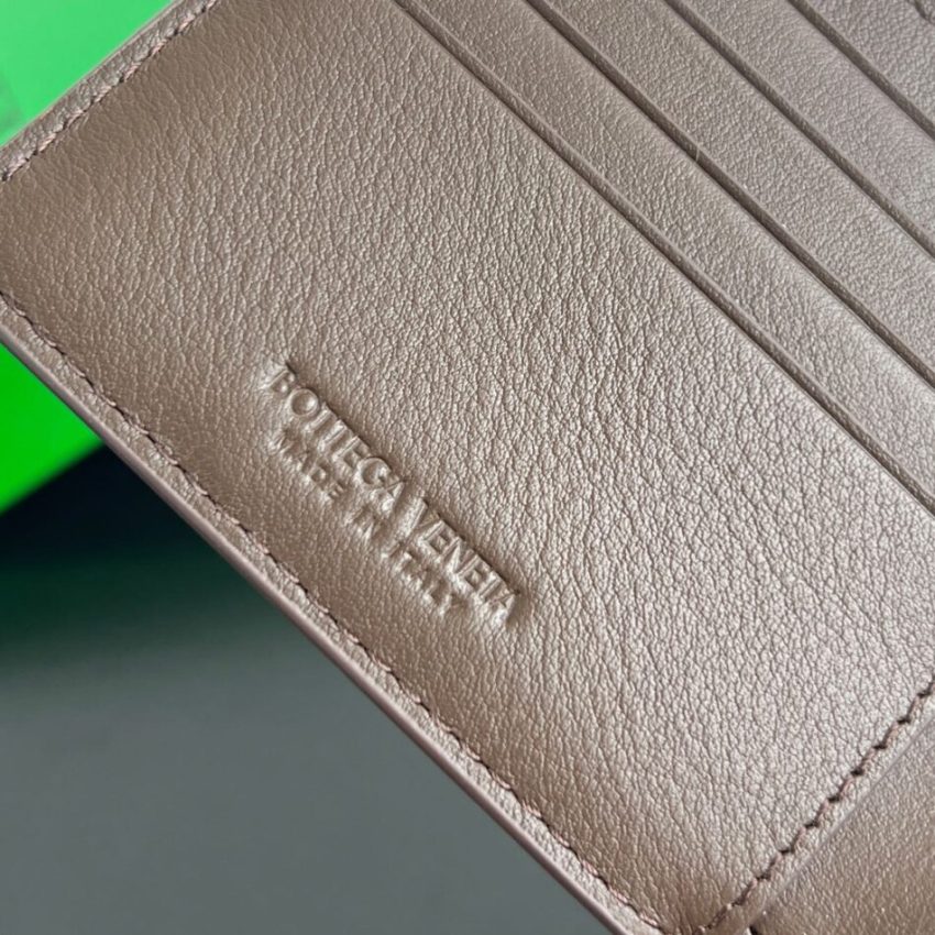 Replica Bottega Veneta Intrecciato Bi-Fold Wallet Black&Brown 5 Replica Bottega Veneta Intrecciato Bi-Fold Wallet Black&Brown - top-tier luxury replica shoulder bag