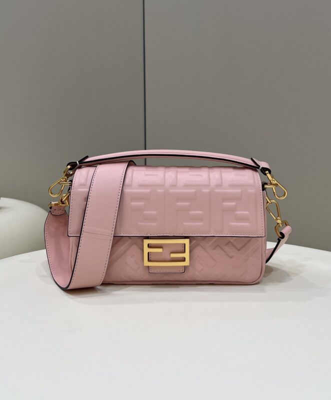 Replica Fendi Baguette Pink 1 Replica Fendi Baguette Pink - ultra-realistic fake designer tote