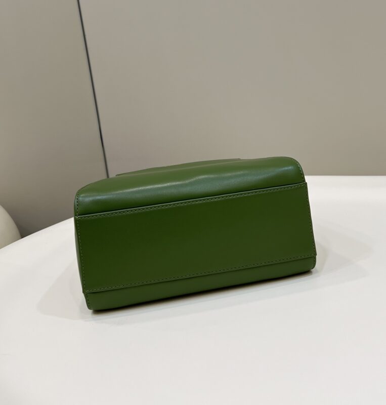 Replica Fendi Peekaboo Green - ultra-realistic fake designer tote