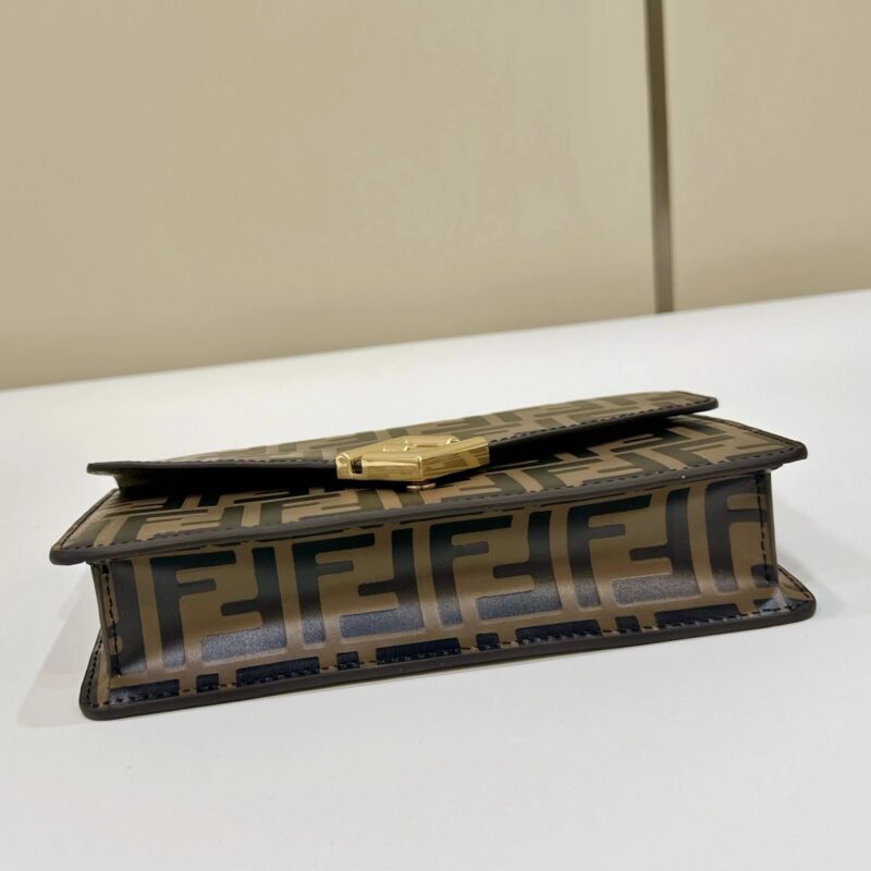 Replica Fendi Baguette Wallet on Chain 5 Replica Fendi Baguette Wallet on Chain - ultra-realistic fake designer tote