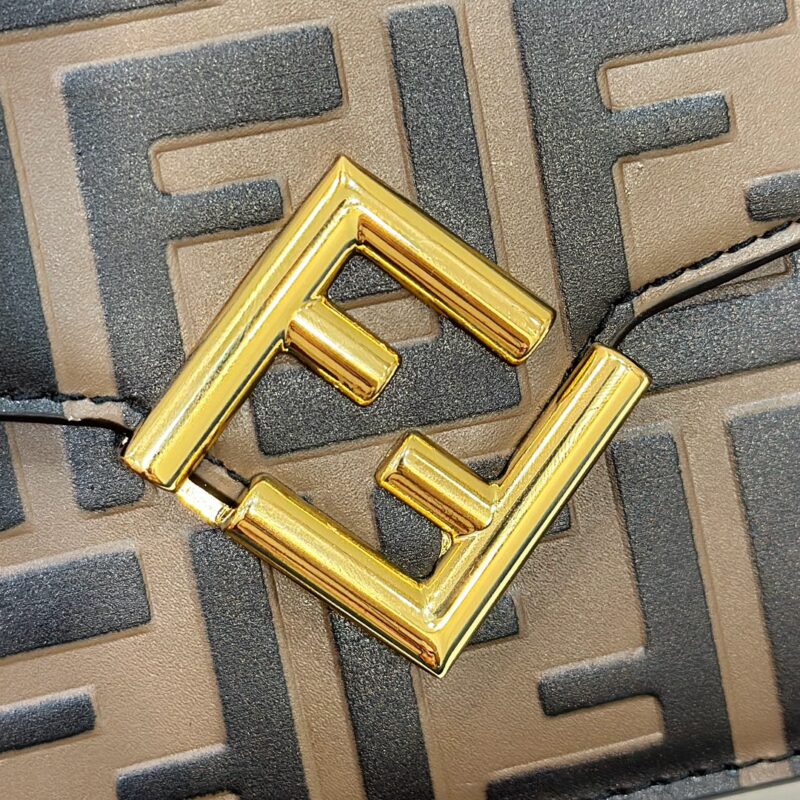 Replica Fendi Baguette Wallet on Chain 6 Replica Fendi Baguette Wallet on Chain - high-end fake designer purse