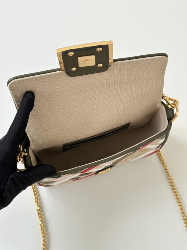 Replica Fendi Baguette Small Beige 9 Replica Fendi Baguette Small Beige - realistic designer-inspired fake bag
