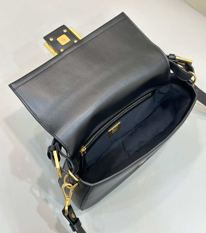 Replica Fendi Baguette Full Leather Black - best-selling designer handbag dupe