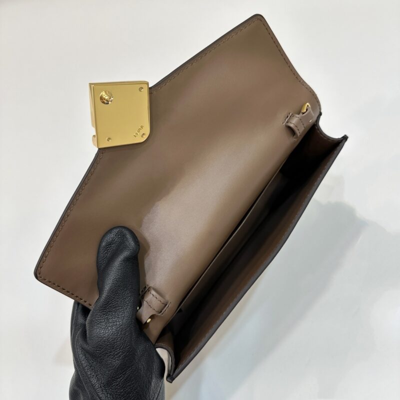Replica Fendi Baguette Wallet on Chain 8 Replica Fendi Baguette Wallet on Chain - authentic-look luxury purse replica