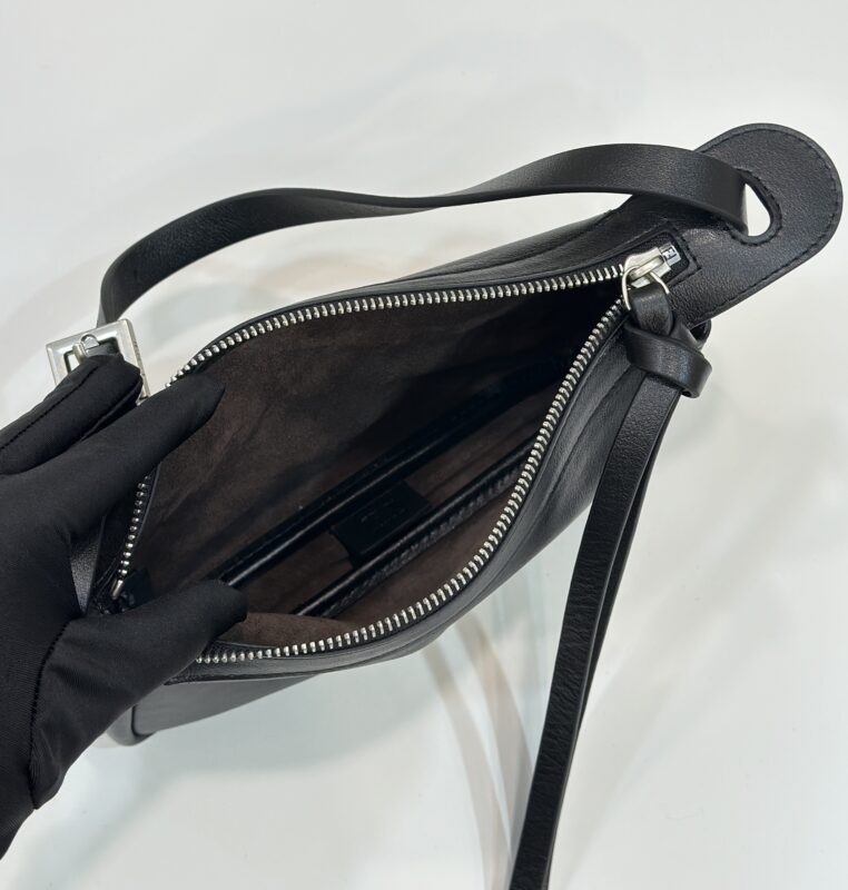 Replica Fendi Simply Black 9 Replica Fendi Simply Black - realistic designer-inspired fake bag
