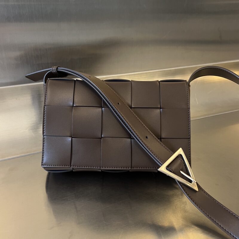Replica Bottega Veneta Cassette 2.0 Dark Brown - realistic designer-inspired fake bag