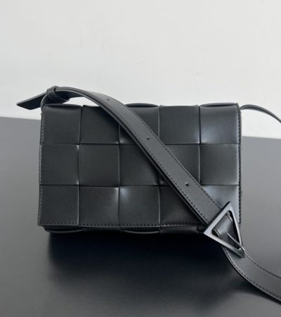 Replica Bottega Veneta Cassette 2.0 Black - high-end fake designer purse