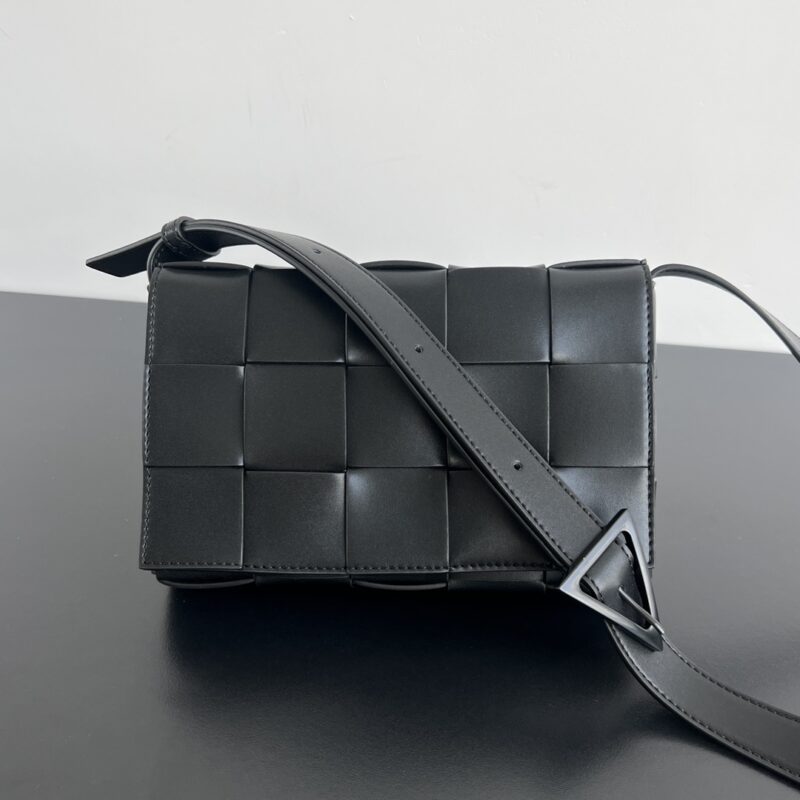 Replica Bottega Veneta Cassette 2.0 Black - high-end fake designer purse